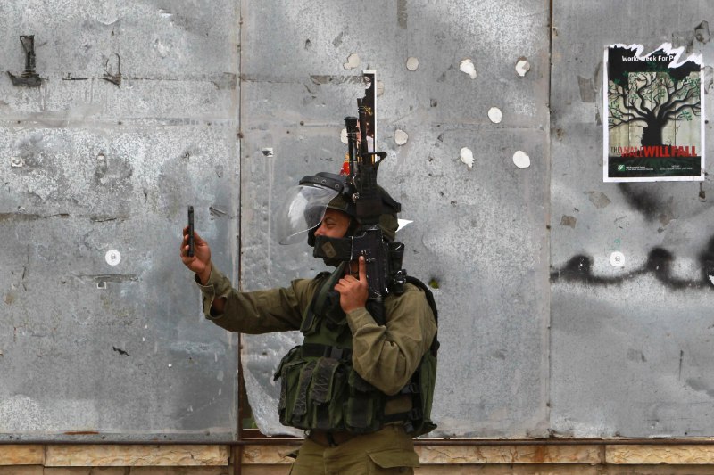 以色列军方禁止高级军官使用 Android 手机，强制改用 iPhone以色列国防军（IDF）近日宣布，中校及以上级别的高级军官将被禁止使用 Android 手机进行官方通信，必须改用 iPhone