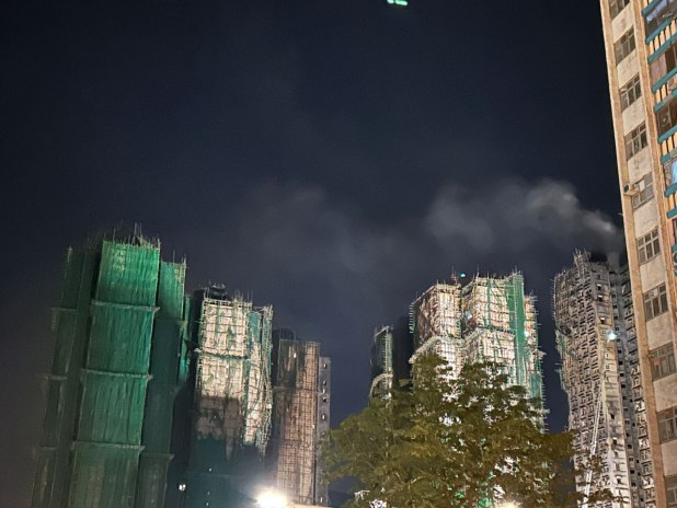 香港大埔宏福苑五级火灾死亡人数增至 94 人香港大埔宏福苑五级火灾造成的死亡人数增至 94 人，包括一名殉职消防员